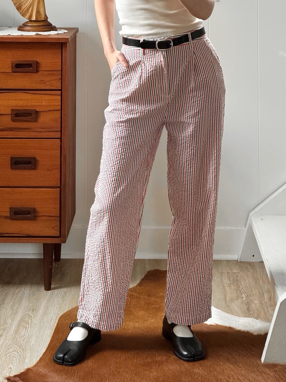 Cotton striped seersucker pleated high rise relaxed fit trousers / chinos